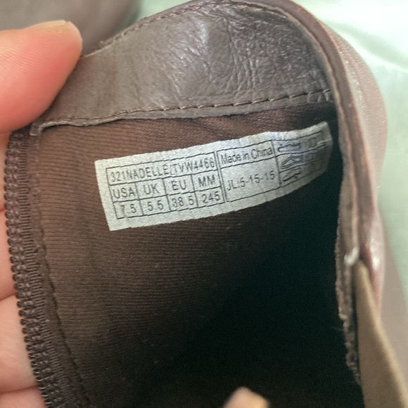 Vionic Nadelle Chelsea Boot - Picture 6 of 6